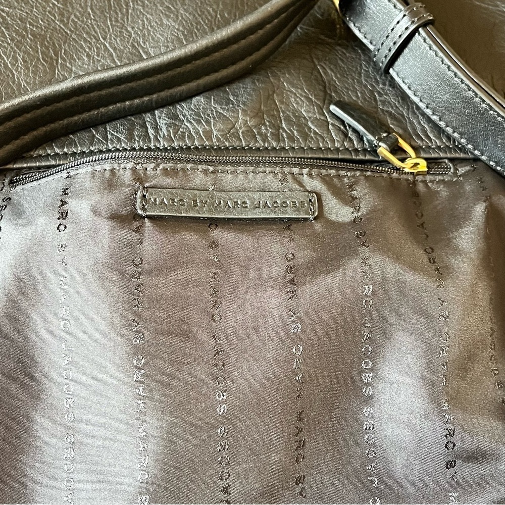 MARC JACOBS Large Black Leather Shoulder Handbag Hobo Purse Tote Gold Hardware - Picture 9 of 11